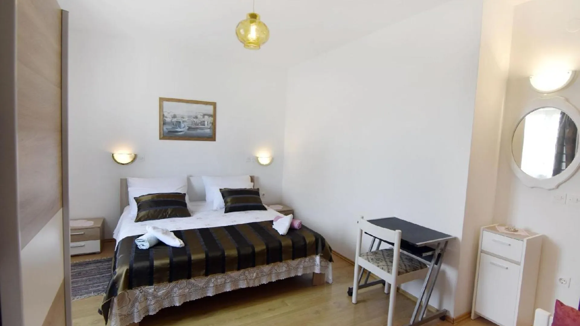 Geraeumige Wohnung In Der Naehe Des Zentrums Von Umag Apartment