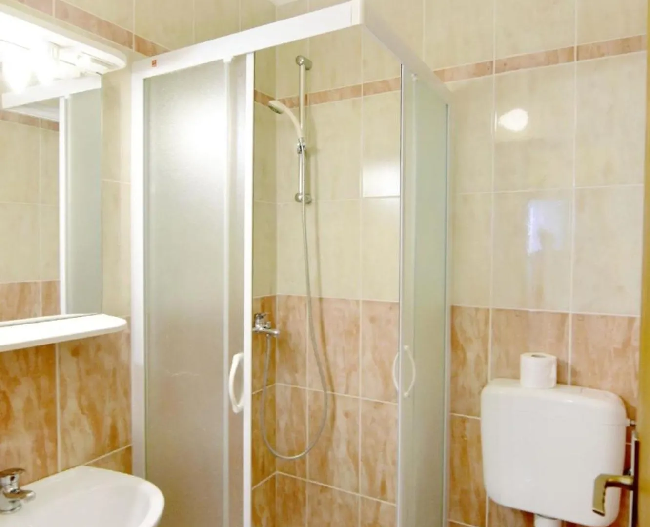 Geraeumige Wohnung In Der Naehe Des Zentrums Von Umag 0*,