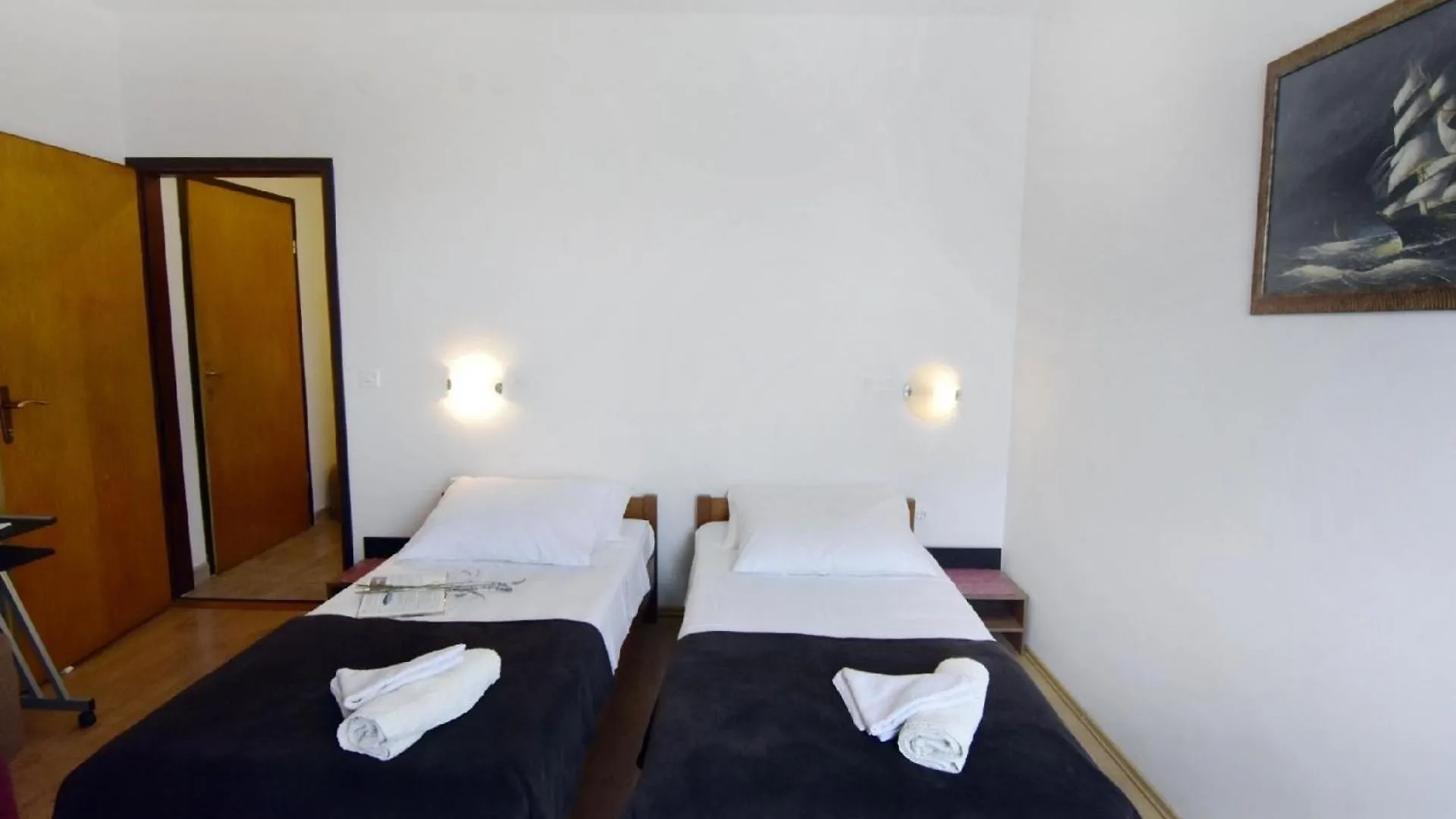 Geraeumige Wohnung In Der Naehe Des Zentrums Von Umag Apartment