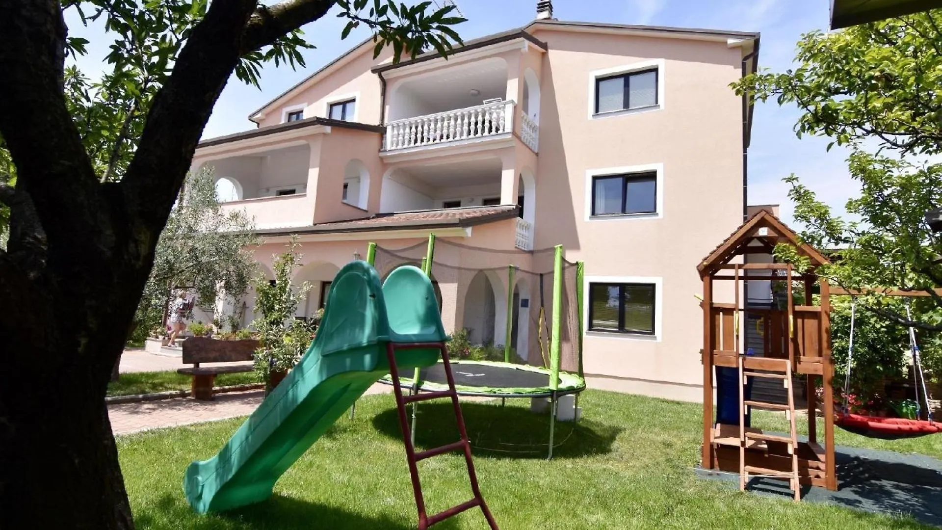 Geraeumige Wohnung In Der Naehe Des Zentrums Von Umag