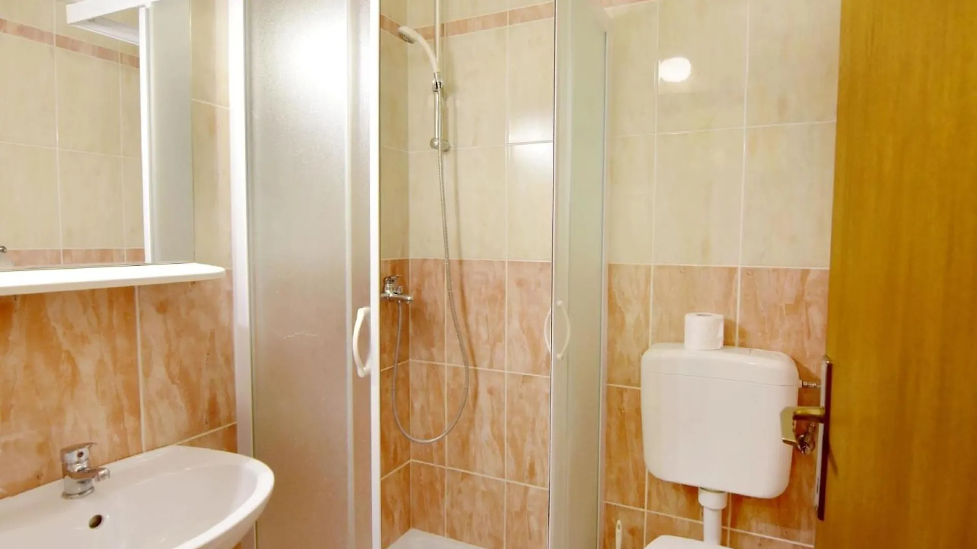 Geraeumige Wohnung In Der Naehe Des Zentrums Von Umag Apartment